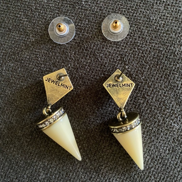 Jewelmint - Bronze and Ivory Colored Tribal Pierced Earrings - Picture 3 of 5